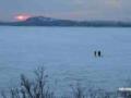 В Крыму соленое озеро покрыто 15 см льда, а по Черному морю люди ходят пешком