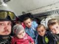 Патрульные полицейские эвакуировали из Лисичанска 31 мирного жителя, из них 13 детей