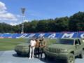 Динамо Київ передало дві автівки для ЗСУ