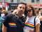 Ирина Шейк в микрошортах позировала в объятиях мускулистых мужчин на ЛГБТ-прайде