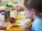 В Минздраве разработали новые нормы питания в школах: газировка и сосиски теперь не доступны