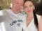 Жена Дмитрия Гордона в вышиванке и большом венке исполнила песню  Україна 