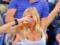 Болельщица стала звездой US Open: попала в камеру и залпом выпила два стакана пива