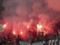 Фанаты самого титулованного клуба Чемпионата Франции забросали своих футболистов файерами: видео настоящего хаоса