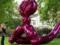 Виторг від продажу скульптури Кунса Balloon Monkey спрямують на протезування постраждалих українців