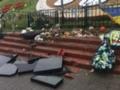 В Киеве вандал разгромил памятник Героям Небесной сотни