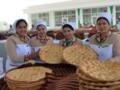 В магазинах Туркменистана пропала мука, за хлебом очереди и давка