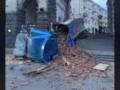 В центре Киева перевернулась фура с кирпичом