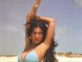 Сексапильная Кайли Дженнер в бикини устроила горячую фотосессию на яхте