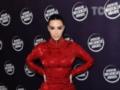 Фигуристая Ким Кардашян подчеркнула формы красной винтажной платьем