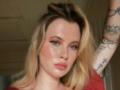 Обнаженная дочь Бейсингер и Болдуина засветила грудь в ванной