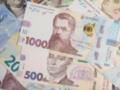 Гривна немного укрепилась к доллару и евро