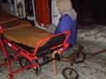 В Харькове бригада скорой километр тащила больного на санках