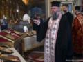 Эпифаний освятил 12 икон, написанных на бронеплитах от бронежилетов