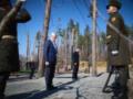 Зеленский и президент Чехии почтили память погибших воинов в Мощуне