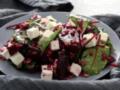 Полезный салат из свеклы и зелени на каждый день: готовится с очень вкусной заправкой