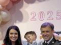 Валентина Хамайко показалася з чоловіком та їхніми доньками на випускному молодшого сина