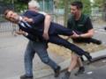 В Париже из музея украли статую Макрона и принесли под посольство РФ