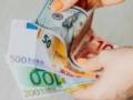 Украинцы отказываются от наличных долларов и евро? Что начали резко скупать