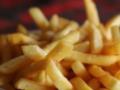 Как приготовить замороженный картофель фри так, чтобы он был идеально хрустящим: одна хитрость