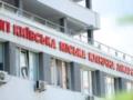 Медицину портит земельный вопрос: почему в Украине массово закрывают небольшие больницы и что ждет пациентов дальше