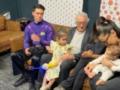 Роберт Де Ниро засветился на концерте с 2-летней дочерью