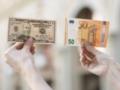 Украинцы отказываются от доллара и переходят на евро: сколько уже скупили валюты