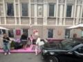 В Киеве автомобиль снес летнюю террасу с людьми