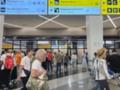 В аэропортах РФ продолжается коллапс из-за БпЛА: пассажирам выдают коврики