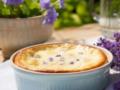 Вкуснее, чем запеканка и ягодные пироги: нежный и влажный манник к чаю