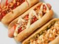 Сочные домашние хот-доги с сырным соусом и овощами: рецепт блюда для перекуса и пикника