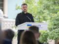  Поможет сохранить молодежь для Украины : Зеленский о разрешении выезда за границу мужчинам в возрасте 18-22 лет