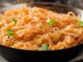 Как вкусно приготовить тушеную капусту: самый простой рецепт домашнего блюда