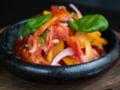 Как вкусно приготовить салат из желтых помидоров: нужно добавить всего один ингредиент