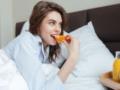 Сладкий вечерний перекус: фрукты, от которых лучше отказаться перед сном