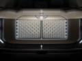 Самую дешевую модель Bentley показали на живых фото до премьеры