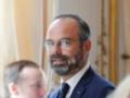 Макрон должен покинуть пост президента досрочно — экс-премьер Филипп