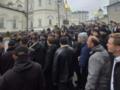 Выкрикивали проклятия и молитвы одновременно: во время обысков в Почаевской лавре произошли провокации УПЦ МП. Фото и видео