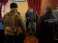Чиновники миграционной службы требовали взятки с иностранцев за право остаться в Украине – ГБР