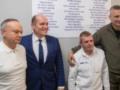 Кличко с мэром Брюсселя Клозо встретились с украинскими военными, которые проходят реабилитацию в Киеве
