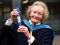 Женщина из Северной Ирландии завершила обучение, которое начала 70 лет наза