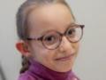  Я расплакалась от счастья : 6-летняя Алена из Херсона получила слуховые аппараты от Фонда Рината Ахметова