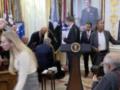 В Белом доме мужчина потерял сознание во время брифинга Трампа