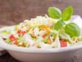 Вкусный салат из пекинской капусты и крабовых палочек для праздничного стола: готовится блюдо 5 минут