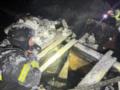 Удары РФ по Киевщине: спасатели достали из-под завалов семью с ребенком