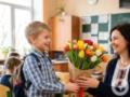 Международный женский день: красивые поздравления учительнице