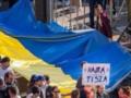 Флаг Украины на митинге оппозиции Венгрии вызвал скандал