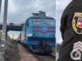 Потерял равновесие и упал на рельсы: на Киевщине поезд смертельно травмировал мужчину. Подробности трагедии