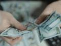 У доллара появилось пространство для маневра: украинцам назвали курс до лета