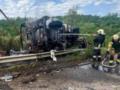 Россияне ударили FPV-дроном по фуре во время движения